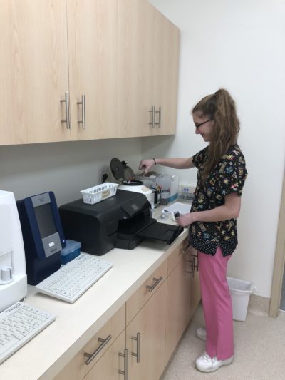 Oconomowoc Animal Hospital staff member working in the lab